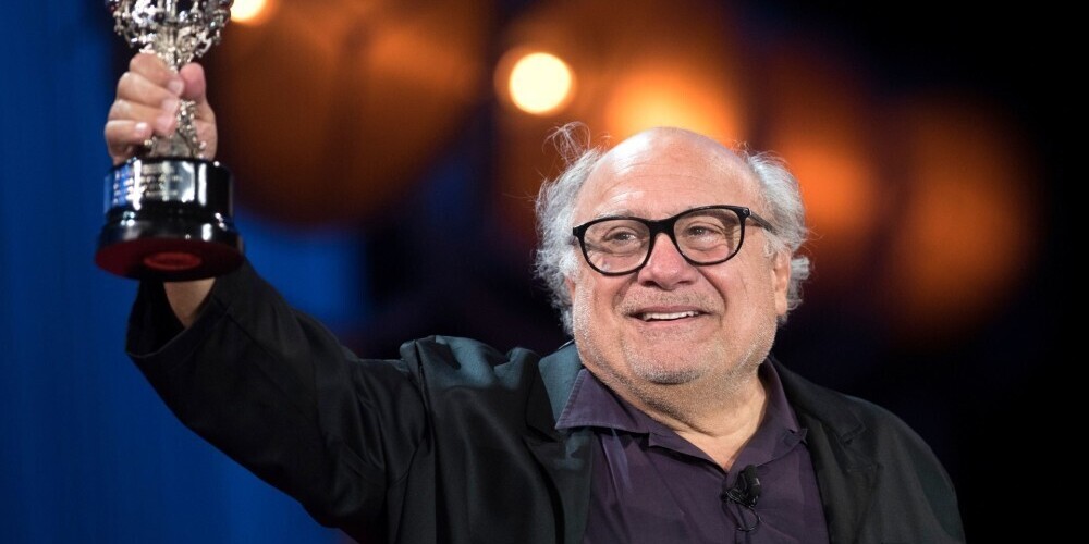 Denjels Maikls "Denijs" DeVito ir amerikāņu aktieris, komiķis, režisors un producents. Audzis itāļu izcelsmes ģimenē. 1966. gadā pabeidza Amerikāņu Dramatiskās mākslas akadēmiju. No 1970. gada filmējās nelielās lomās. 1975. gadā piedalījās Miloša Formana filmā "Kāds pārlaidās pār dzeguzes ligzdu".