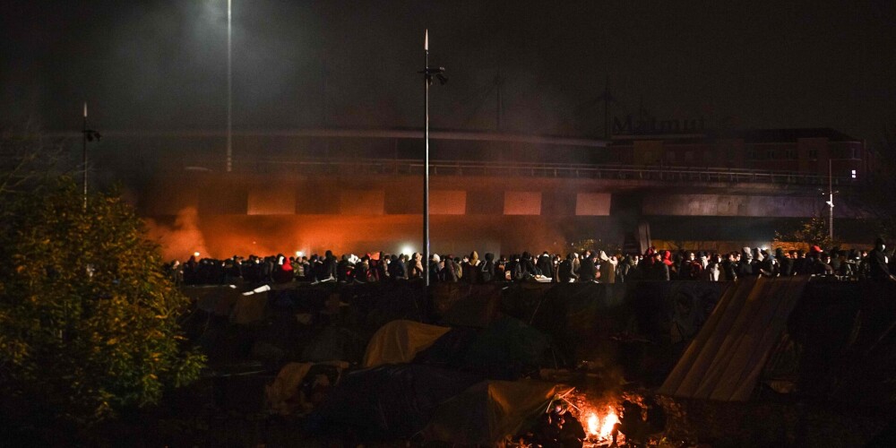 Parīzē likvidē migrantu nometni, kur mitinājušies ap 2000 cilvēku