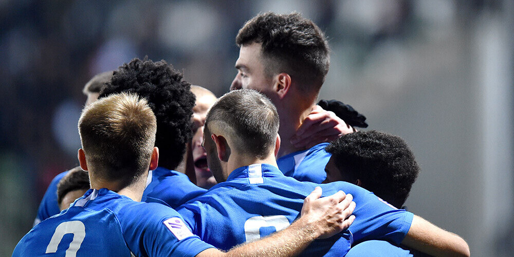 RFS futbolisti priecājas par gūtajiem vārtiem.