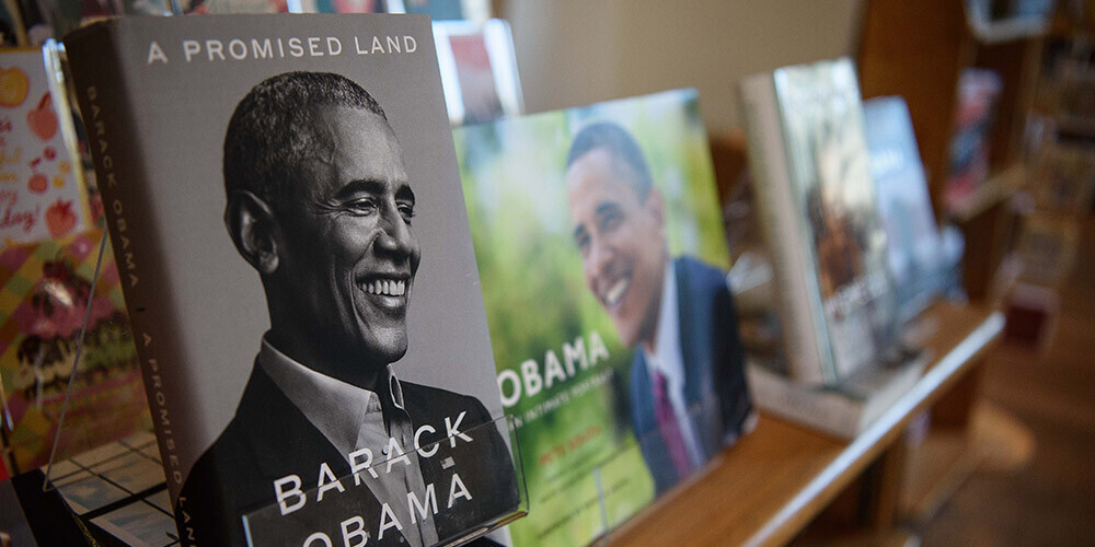 Pirmajā dienā pārdots rekorddaudz Obamas grāmatas eksemplāru