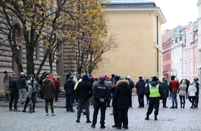 Piketētāji skaļi pieprasīja "atlaist Pūci".