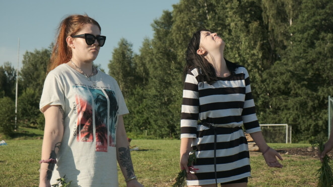 Meditācija, gongu terapija un citas prakses, kas Ērkšķu dalībniekiem tika celtas priekšā, Inārai negāja pie sirds, un tās jaunkundze uztvēra kā joku.