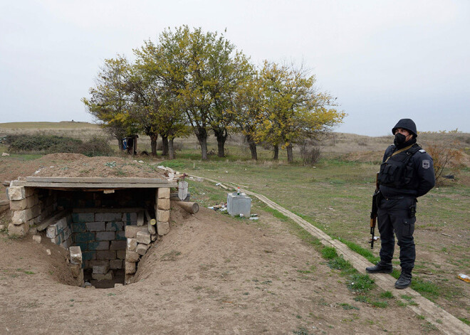 Azerbaidžānas armija ieiet pirmajā Armēnijas atdotajā Kalnu Karabahas rajonā