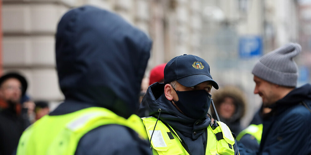Policija sabiedriskās vietās varētu veikt atsevišķus masku nēsāšanas kontroles pasākumus