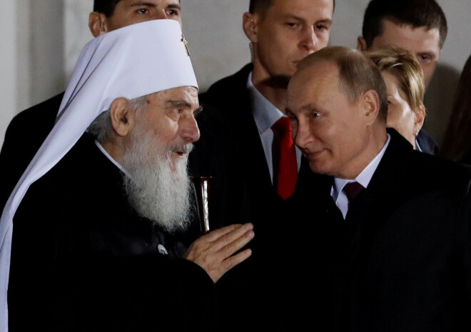 Serbijas patriarhs Irinejs ar Krievijas prezidentu Vladimiru Putinu.