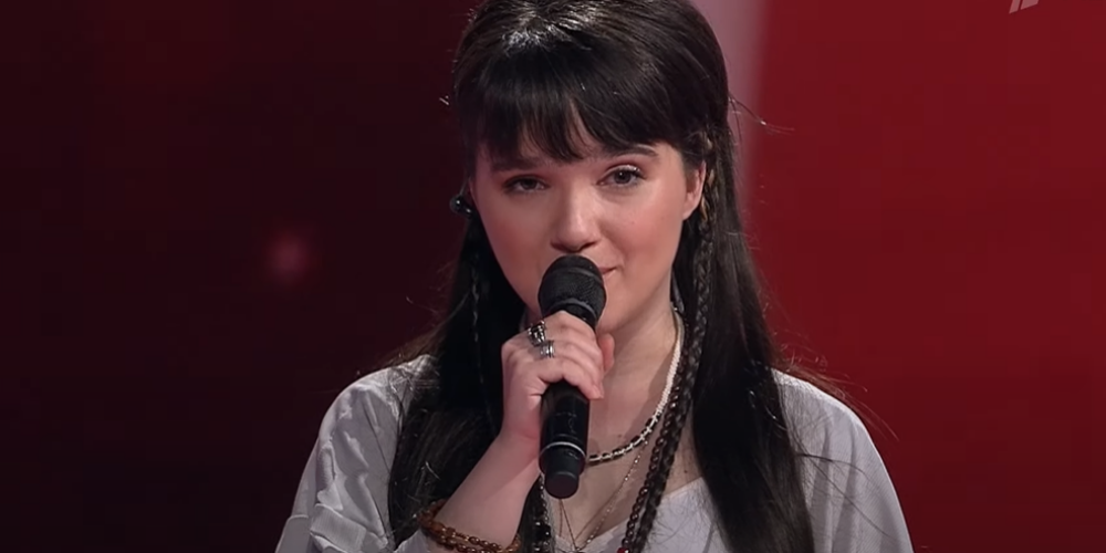 Зрители возмущены: дочь ведущего Первого канала выиграла следующий этап в шоу "Голос"