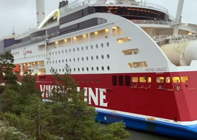Pie Ālandu salām uz sēkļa uzskrējis "Viking Line" prāmis ar 429 cilvēkiem