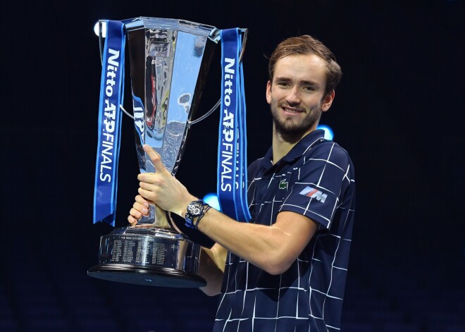 Medvedevs nedēļas laikā uzvar trīs vadošos tenisistus un triumfē "ATP Finals"