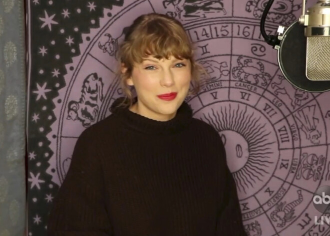 Teilore Svifta saņem galveno balvu "American Music Awards" ceremonijā