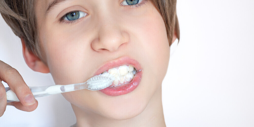Частая чистка зубов может защитить от Covid-19: мнение врача