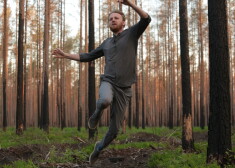 “Jāņa Ruņģa klātbūtni” var uzskatīt par galvenā vaininieka soloprojektu, taču viņš to tomēr uztver kā grupu, kuras dalībnieki mēdz pamainīties.