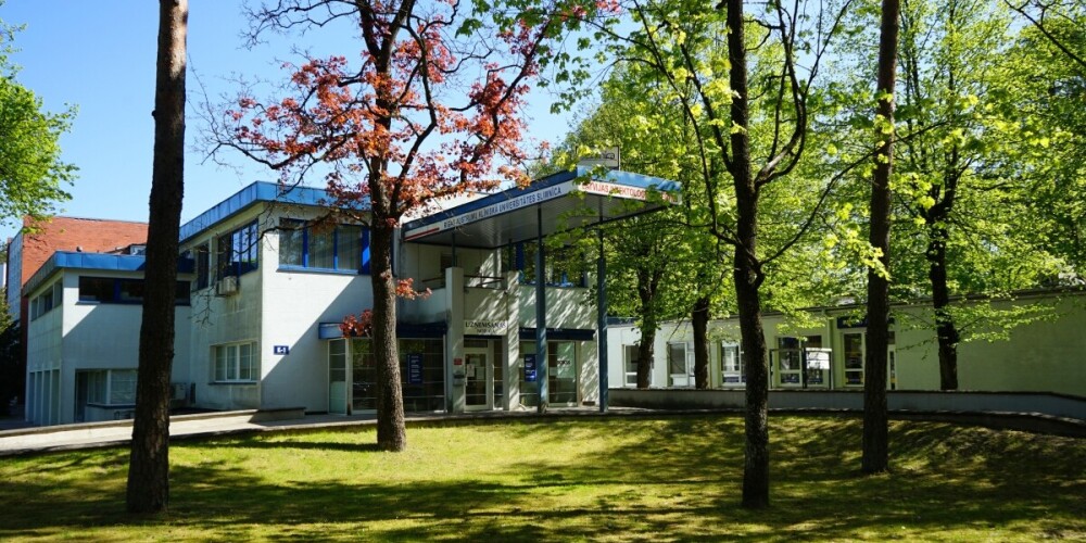 Латвийский центр инфектологии – это единственное в Латвии специализированное лечебное учреждение в области инфекций, где пациент может получить профессиональные и качественные услуги амбулаторного и стационарного лечения инфекционных заболеваний (вирусный гепатит В, вирусный гепатит С, ВИЧ/СПИД, переносимые клещами инфекционные заболевания, тропические болезни и заболевания туристов, паразитарные болезни, а также редкие и рецидивирующие инфекционные заболевания).