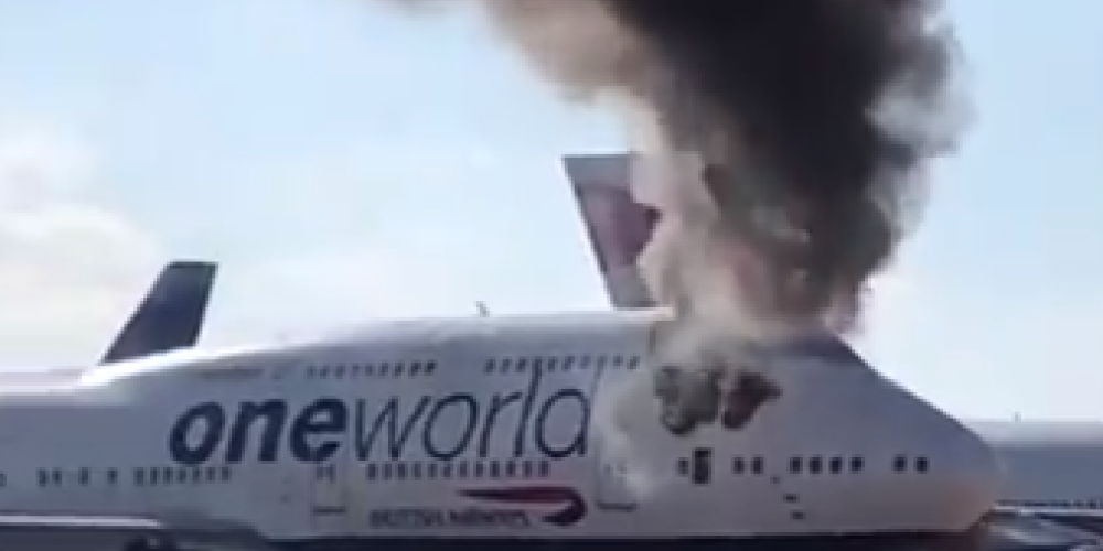 VIDEO: Spānijas lidostā uzliesmo "British Airways" lidmašīna