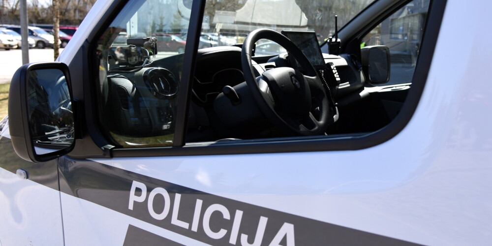 Полиция просит отозваться очевидцев аварии в Риге, в которой тяжело пострадал пешеход