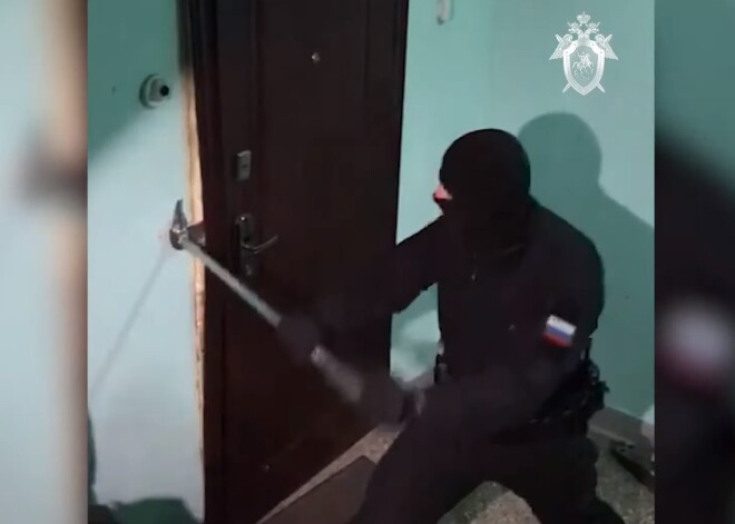 Brutāli un ar spēku. VIDEO: kā Krievijā "tiek galā" ar Jehovas lieciniekiem