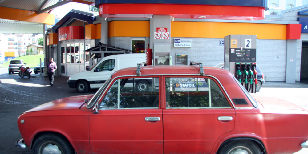 Cīņa par superdārgo benzīnu mežonīgajos 90. gados Latvijā. Teju neticamais stāsts par to, kā dzīvojām tolaik