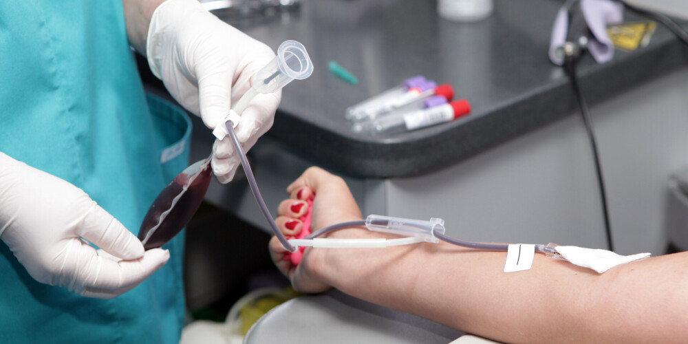 Pieaug gadījumi, kad donora asinīs atrod Covid-19 antivielas