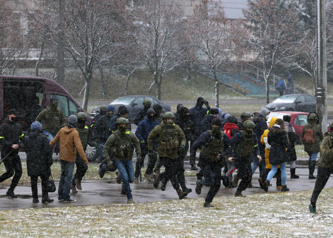 Minskā opozīcija pielieto jaunu protestu taktiku