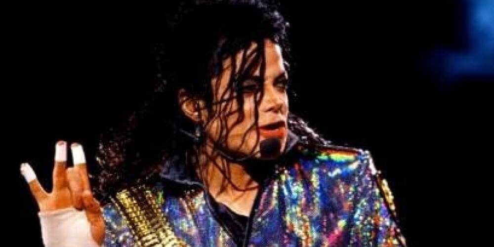 Майкл Джо́зеф Дже́ксон (англ. Michael Joseph Jackson; 29 августа 1958, Гэри — 25 июня 2009, Лос-Анджелес) — американский певец, автор песен, музыкальный продюсер, аранжировщик, танцор, хореограф, актёр, сценарист, филантроп, предприниматель. Самый успешный исполнитель в истории поп-музыки, известен как «Король поп-музыки», обладатель 15 премий «Грэмми» и сотен других премий. Количество проданных в мире записей Джексона (альбомов, синглов, сборников и т. д.) составляет 1 миллиард копий. Майкл Джексон внёс значительный вклад в развитие популярной музыки, видеоклипов, танца и моды.