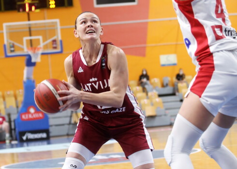 Viena no Latvijas sieviešu basketbola izlases līderēm Anete Šteinberga.