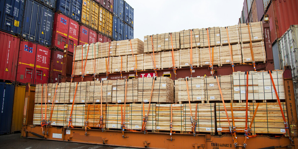 В этом году Рижский порт больше всего перевалил древесины и лесопродукции