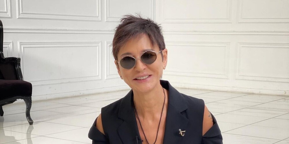 Ирина Муцуовна Хакамада (род. 13 апреля 1955 года, Москва) — российский экономист, политический и государственный деятель, журналистка, и публицист. Кандидат экономических наук, писательница, телеведущая и радиоведущая. Депутат Государственной думы трёх созывов (1993—2003), сопредседатель политической партии Союз правых сил (1999—2003), кандидат в Президенты Российской Федерации (2004), член «Совета при президенте России по вопросам развития гражданского общества и прав человека» (2012—2018).