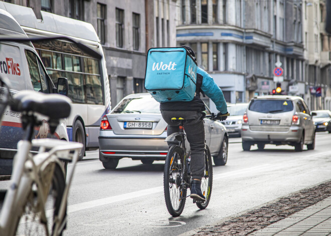 Oficiāli sākas A. Čaka ielas pagaidu velojoslu eksperiments