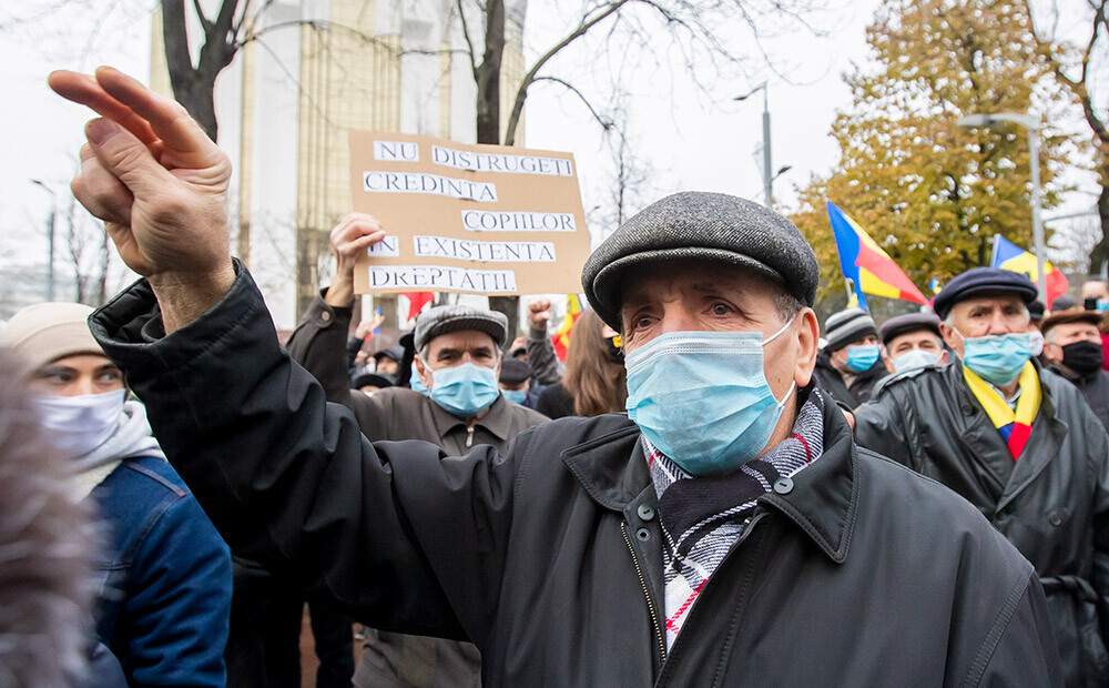 Vairāk nekā 5000 cilvēku Moldovā pieprasa parlamenta atlaišanu