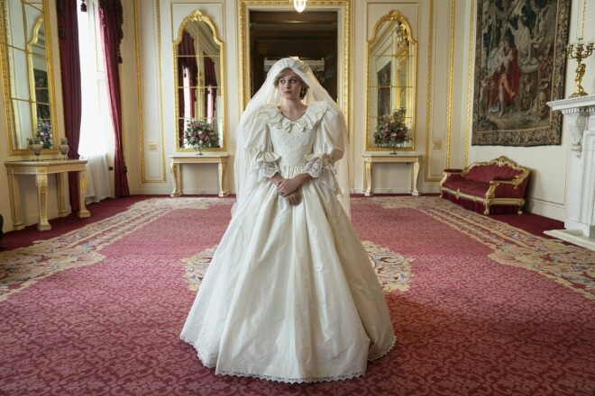 Emma Korina lēdijas Diānas Spenseres lomā "The Crown" 4. sezonā.