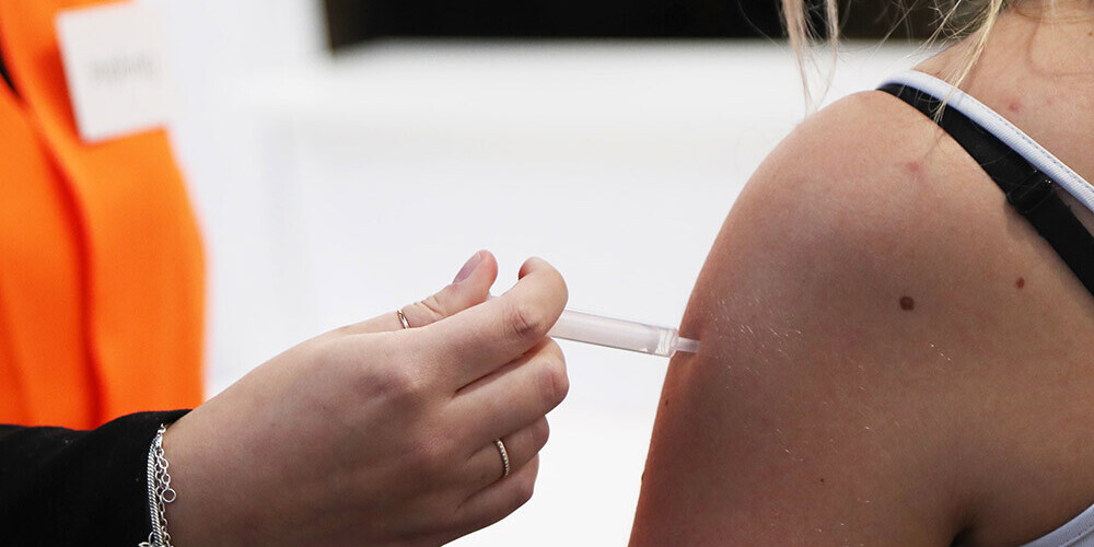 Lielbritānija otrdien sāks vakcinēšanu pret Covid-19