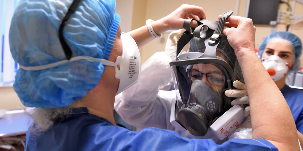 Rīgas Austrumu klīniskās universitātes slimnīcas stacionāra "Gaiļezers"  Bīstamo infekciju nodaļas personāls gatavojas Covid-19 pacientu aprūpei.