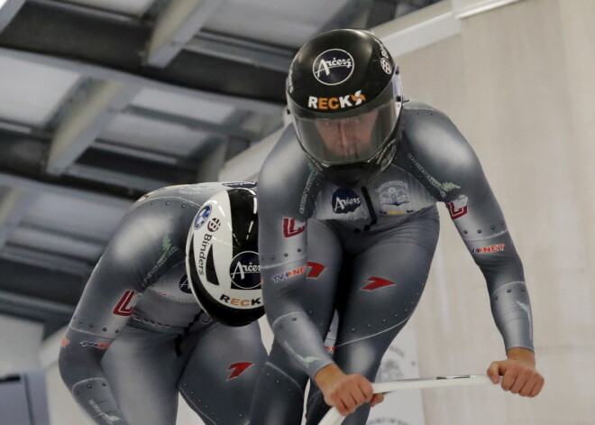 Bobsleja pilots Kaufmanis Eiropas kausā izcīna trešo vietu un pirmo reizi karjerā stājas uz goda pjedestāla