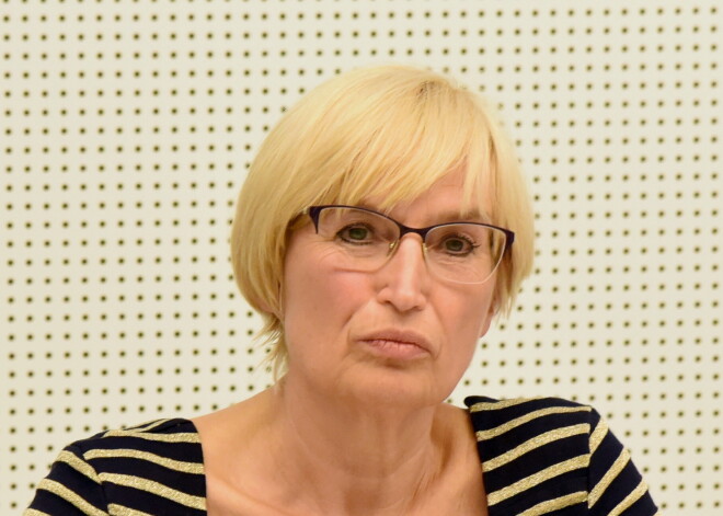 Экс-министр: вакцина в Латвии будет обязательной, если хотите ходить без маски