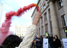 Lai protestētu pret Covid-19 ierobežojumiem, Rīgas Domē mēģināts pieteikt neskaidru akciju ar neskaidru plānu, norisi, dalībniekiem un beigām.