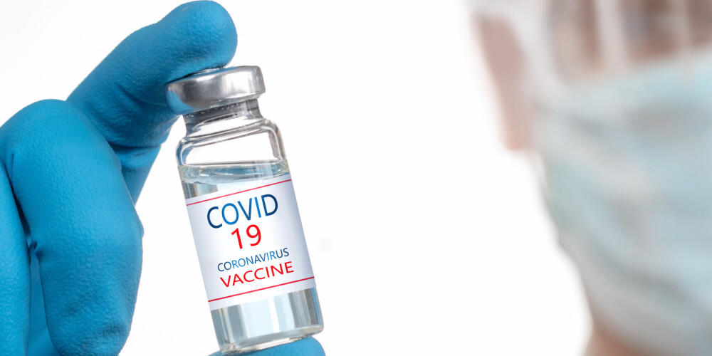 Vai koronavīrusa vakcīna uzreiz visu atrisinās? Atbild RSU asociētais profesors Ivars Vanadziņš
