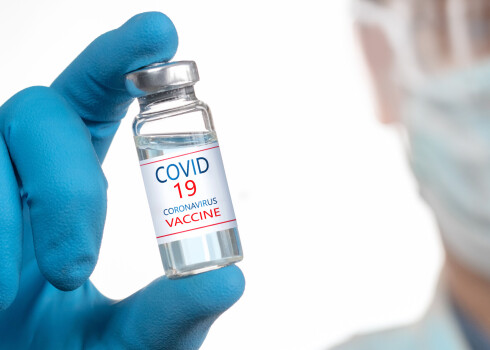 Vai koronavīrusa vakcīna uzreiz visu atrisinās? Atbild RSU asociētais profesors Ivars Vanadziņš