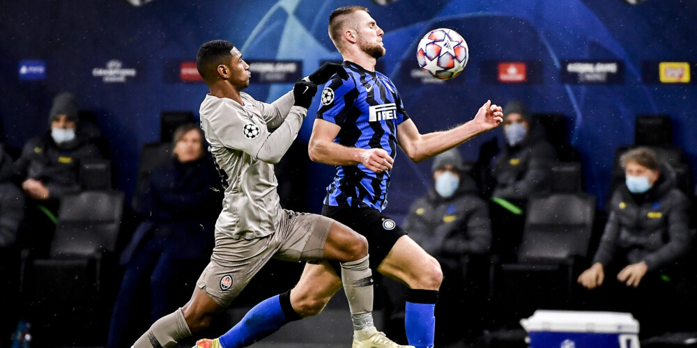Milānas "Inter" Eirokausu sezona ir galā; Neimaram trīs vārti pārtrauktajā spēlē pret "Bašakšehir"