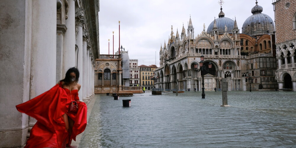 Vējš, kas pārsteidza visus. FOTO: neprecīzu prognožu dēļ neizdodas pasargāt Venēciju no milzu plūdiem
