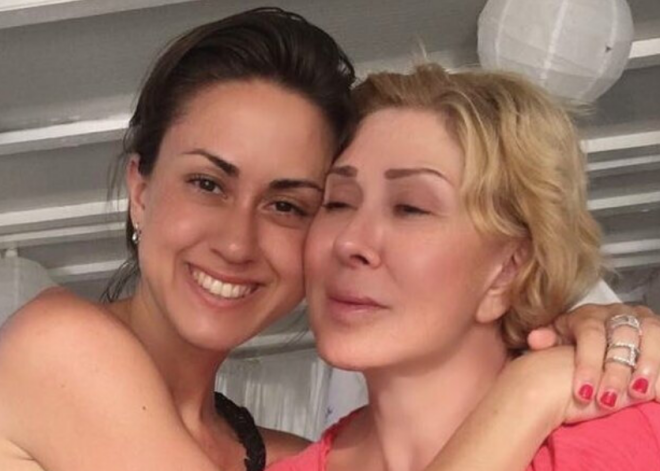 «Мне вернут былую улыбку»: дочь Любови Успенской начала лечение в США