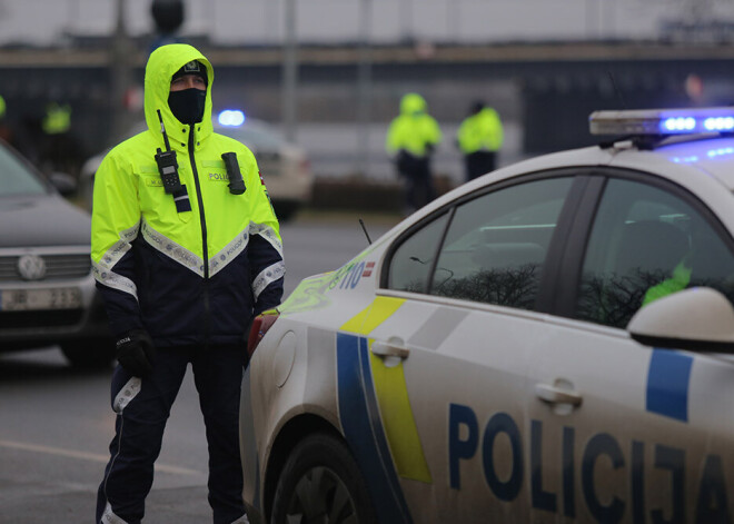 Policija norāda, ka situācija piketā 11.novembra krastmalā tiek kontrolēta