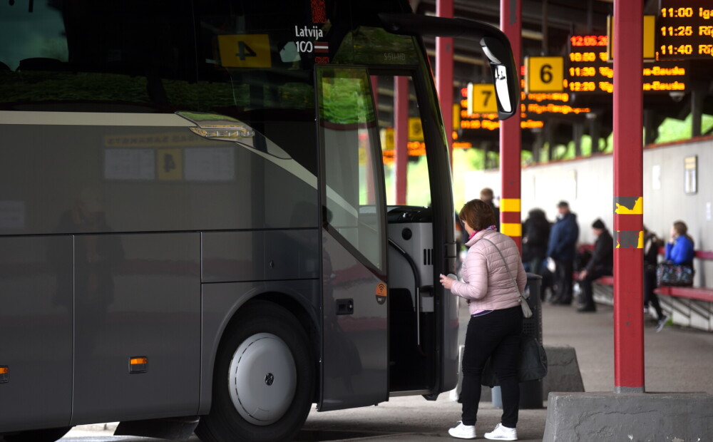 Covid-19 pacients brauca ar autobusu Valka – Valmiera – Rīga