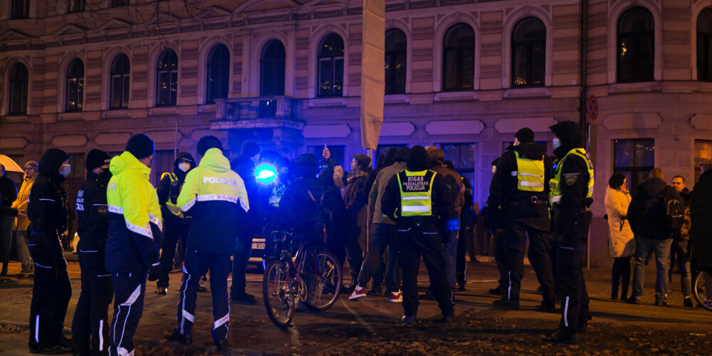 Protesti Rīgā beigušies; amatpersonas pateicas policijai par profesionālo darbu