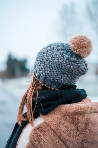 Izrādās, ka sals matu saknītes tieši neietekmē.