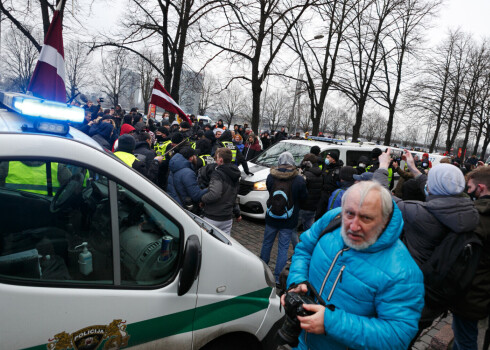 Sestdien Rīgā policija savu darbu padarīja ļoti labi - neļāva protestiem pāraugt agresijā, teic Voins