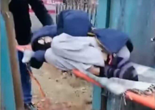 "Говорила, с ним все хорошо". 19-летний парень медленно умирал от голода на глазах у матери