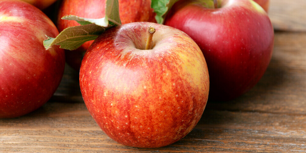 Употребление хотя бы одного яблока в день позволяет снизить риск заражения коронавирусом