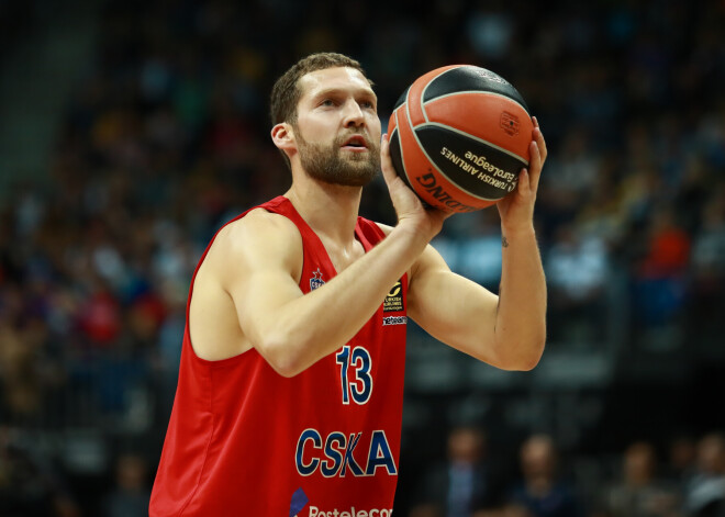 Strēlniekam pieci punkti CSKA graujošā uzvarā pār "Anadolu Efes"