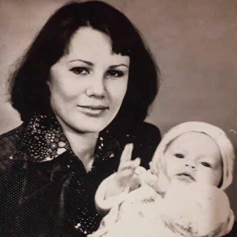Первые месяцы жизни Анны! Ей повезло — в будущем родители поддержали выбор дочери