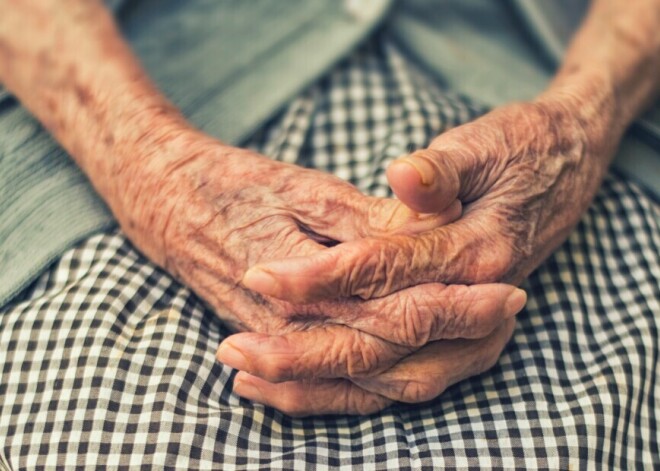 Прибавки к пенсиям жителям Латвии придется подождать