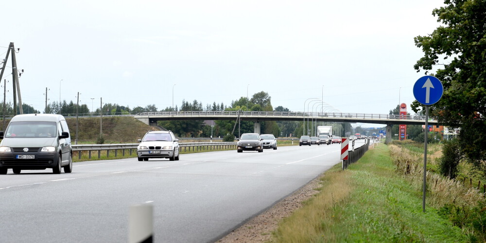 Saeima lemj Latvijā atvērt autoceļu ikdienas uzturēšanas tirgu